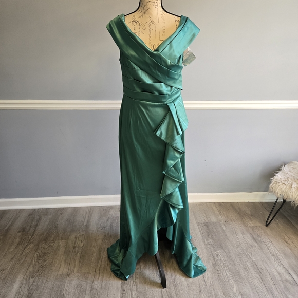Dresses & Skirts - Elegant Teal Evening Gown- Emerald Green Size S
